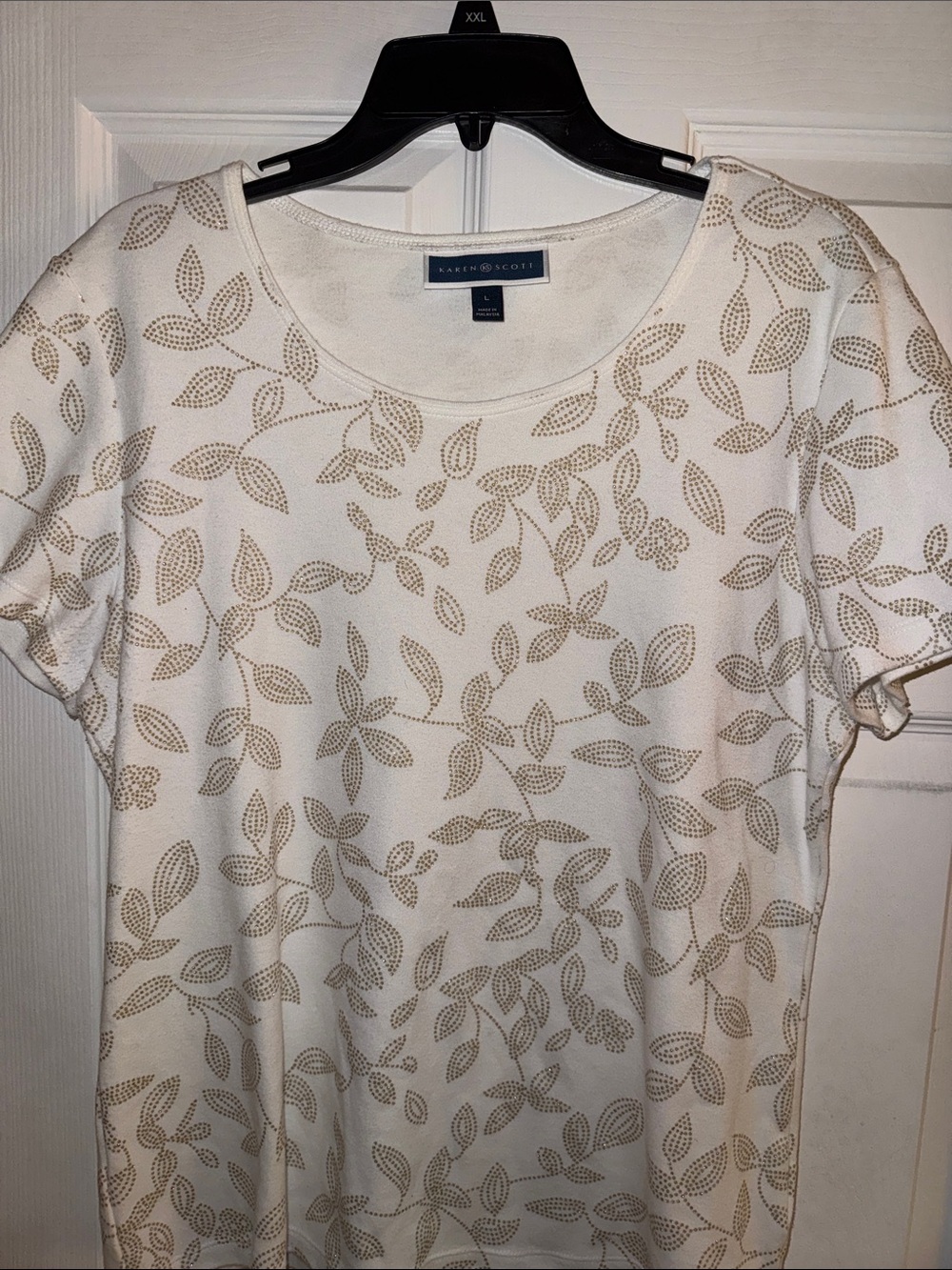 Karen Scott Cream Tee with Tan Leaf Motif